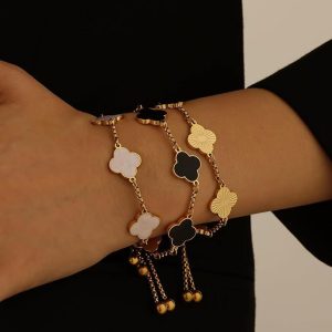 Lắc tay cỏ bốn lá